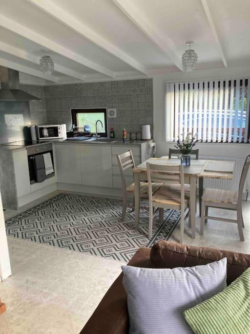 Cwtch Cymru Lodge 7F Caer Beris Holiday Lodge Park Builth Wells Dış mekan fotoğraf